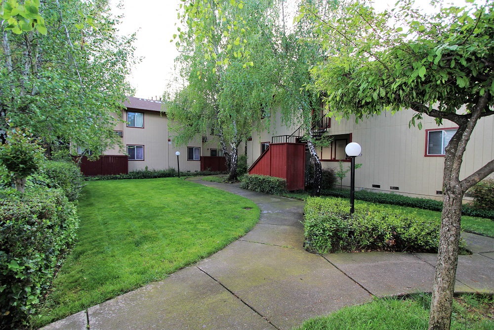 Apartments on Jennings Ave · Santa Rosa photo 5